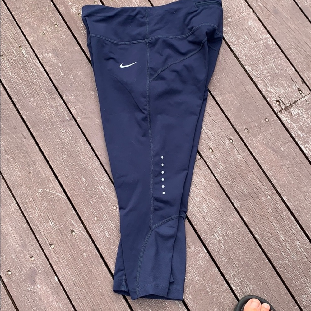 Nike Crops - Picture 2 of 3